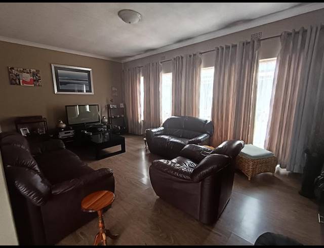 3 BEDROOM HOUSE FOR SALE IN SYMHURST